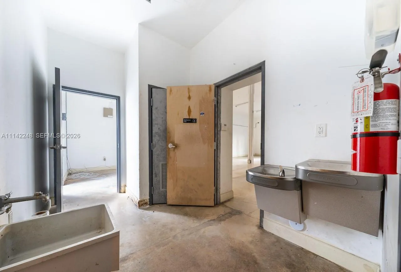 1ST FLOOR BACK OFFICE AND WATER FOUNTAINS