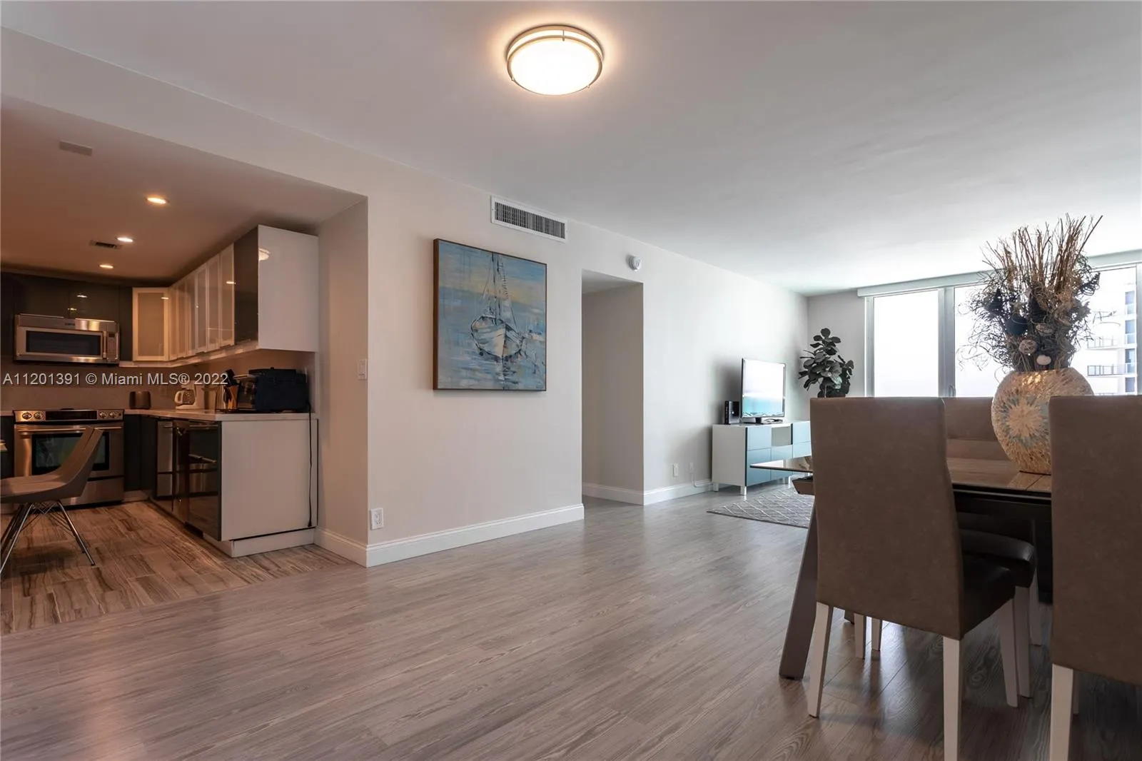 3901 S Ocean Dr 10m, Hollywood, Florida 33019, Hollywood, Florida 33019, 1 Bedroom Bedrooms, ,1 BathroomBathrooms,Residential Lease,For Rent,3901 S Ocean Dr 10m, Hollywood, Florida 33019,A11201391