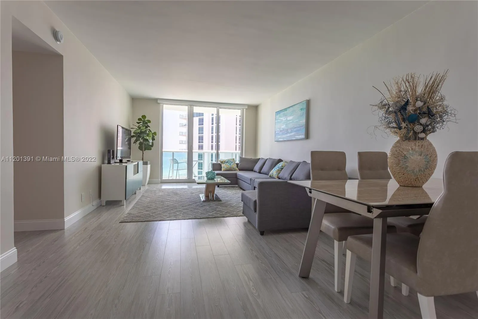 3901 S Ocean Dr 10m, Hollywood, Florida 33019, Hollywood, Florida 33019, 1 Bedroom Bedrooms, ,1 BathroomBathrooms,Residential Lease,For Rent,3901 S Ocean Dr 10m, Hollywood, Florida 33019,A11201391