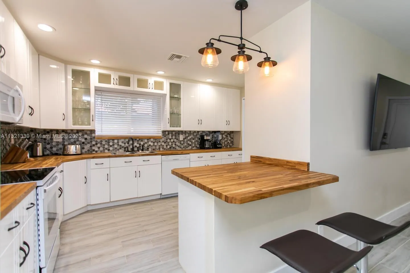 1120 N 13th Terrace, Hollywood, Florida 33019, Hollywood, Florida 33019, 4 Bedrooms Bedrooms, ,2 BathroomsBathrooms,Residential Lease,For Rent,1120 N 13th Terrace, Hollywood, Florida 33019,A11321339