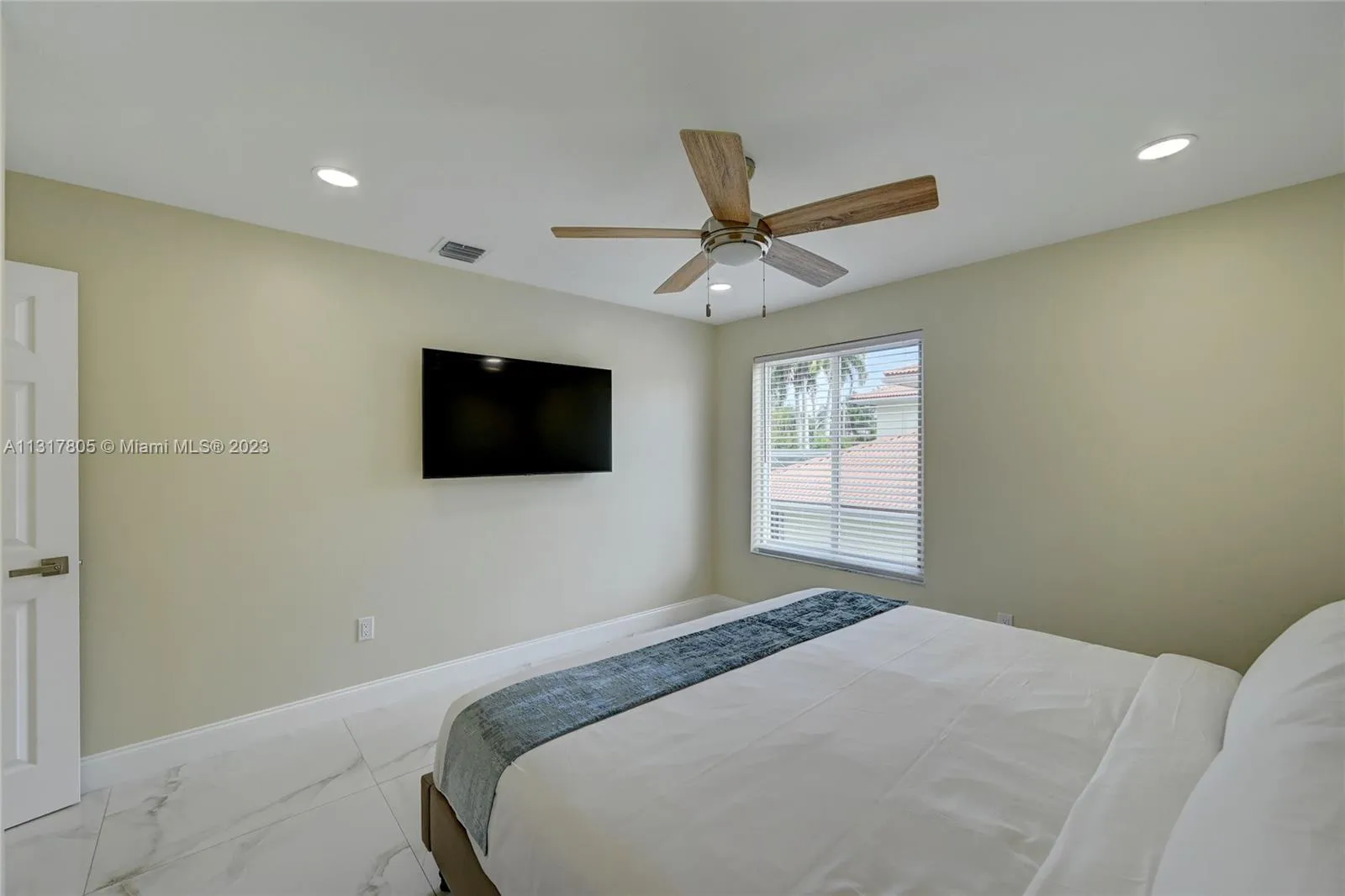 1109 Hollywood Blvd, Hollywood, Florida 33019, Hollywood, Florida 33019, 5 Bedrooms Bedrooms, ,3 BathroomsBathrooms,Residential Lease,For Rent,1109 Hollywood Blvd, Hollywood, Florida 33019,A11317805