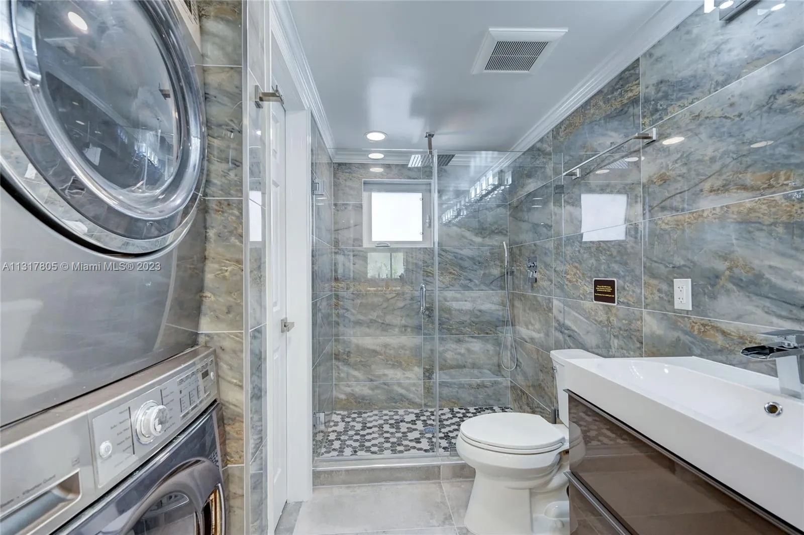 1109 Hollywood Blvd, Hollywood, Florida 33019, Hollywood, Florida 33019, 5 Bedrooms Bedrooms, ,3 BathroomsBathrooms,Residential Lease,For Rent,1109 Hollywood Blvd, Hollywood, Florida 33019,A11317805