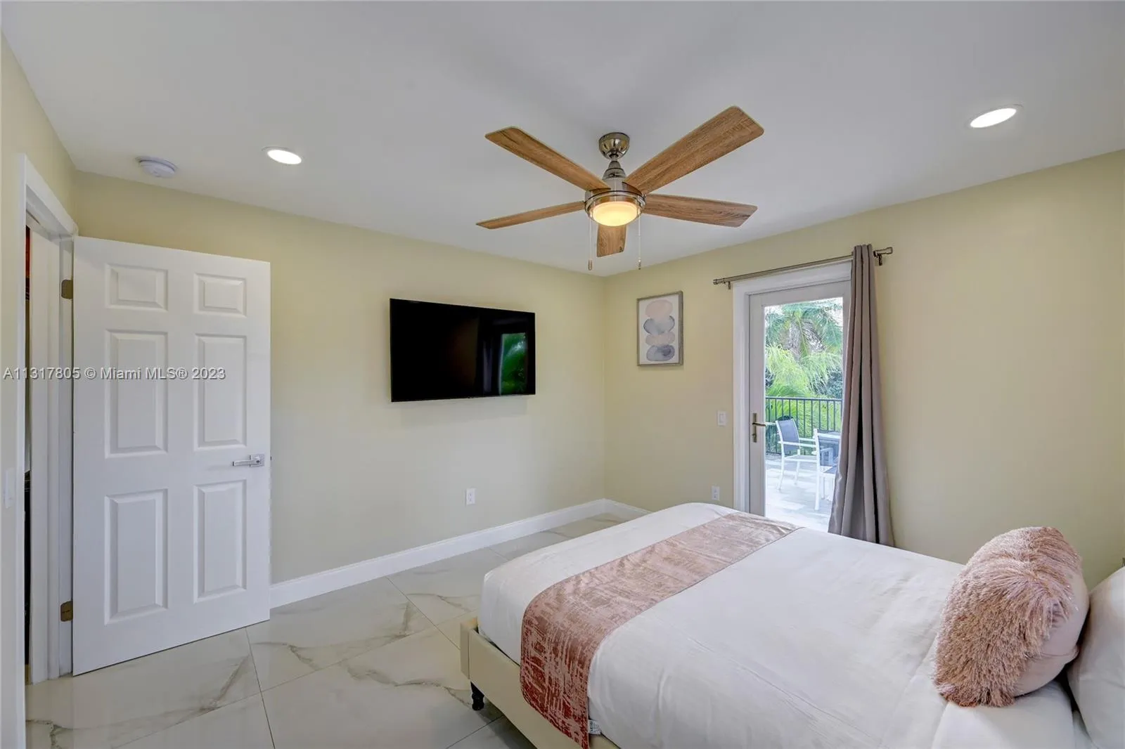 1109 Hollywood Blvd, Hollywood, Florida 33019, Hollywood, Florida 33019, 5 Bedrooms Bedrooms, ,3 BathroomsBathrooms,Residential Lease,For Rent,1109 Hollywood Blvd, Hollywood, Florida 33019,A11317805