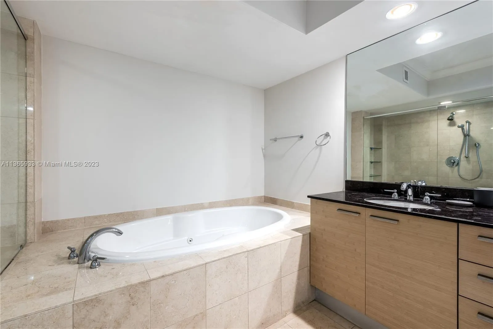 1830 S Ocean Dr 3511, Hallandale Beach, Florida 33, Hallandale Beach, Florida 33009, 3 Bedrooms Bedrooms, ,2 BathroomsBathrooms,Residential Lease,For Rent,1830 S Ocean Dr 3511, Hallandale Beach, Florida 33,A11365933