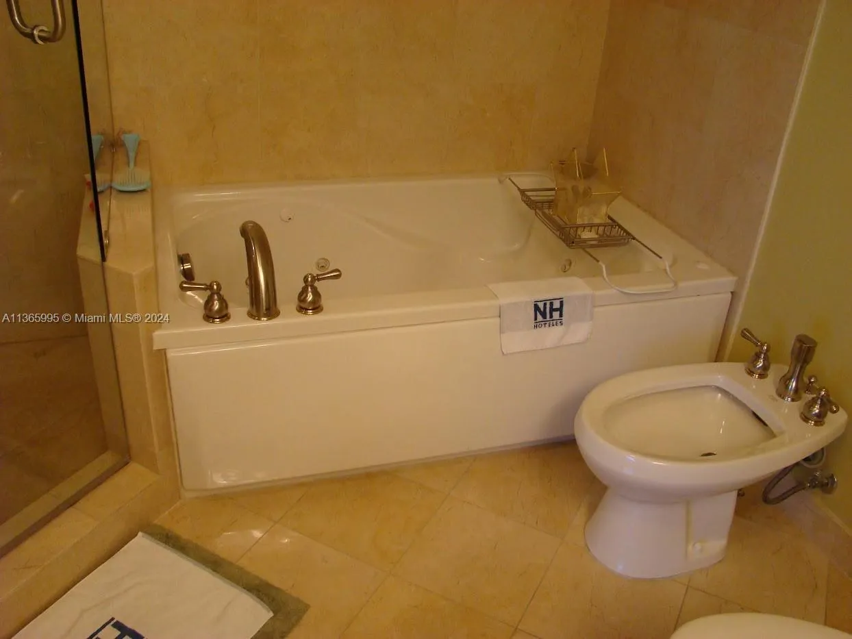 6365 Collins Av 3407, Miami Beach, Florida 33141, Miami Beach, Florida 33141, 2 Bedrooms Bedrooms, ,2 BathroomsBathrooms,Residential Lease,For Rent,6365 Collins Av 3407, Miami Beach, Florida 33141,A11365995