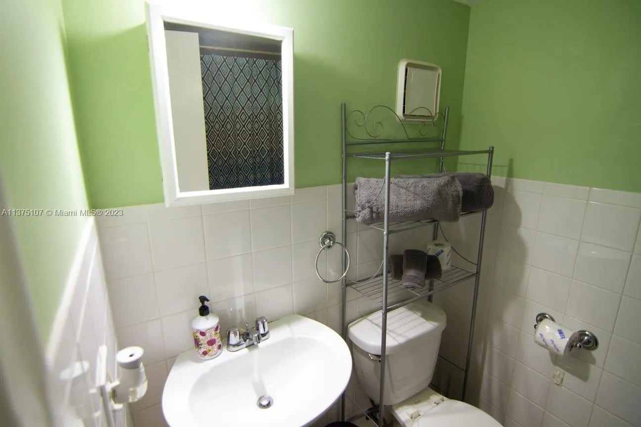 753 Michigan Ave 2d, Miami Beach, Florida 33139, Miami Beach, Florida 33139, 1 Bedroom Bedrooms, ,1 BathroomBathrooms,Residential Lease,For Rent,753 Michigan Ave 2d, Miami Beach, Florida 33139,A11375107