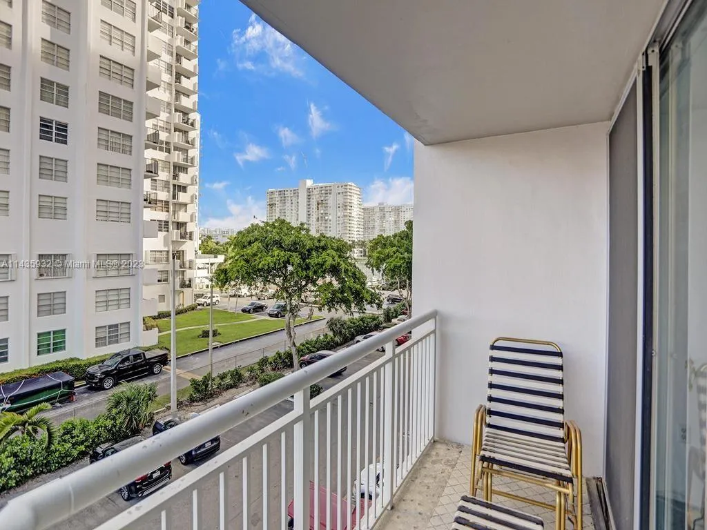 18051 Biscayne Blvd 304, Aventura, Florida 33160, Aventura, Florida 33160, 2 Bedrooms Bedrooms, ,2 BathroomsBathrooms,Residential,For Sale,18051 Biscayne Blvd 304, Aventura, Florida 33160,A11435932