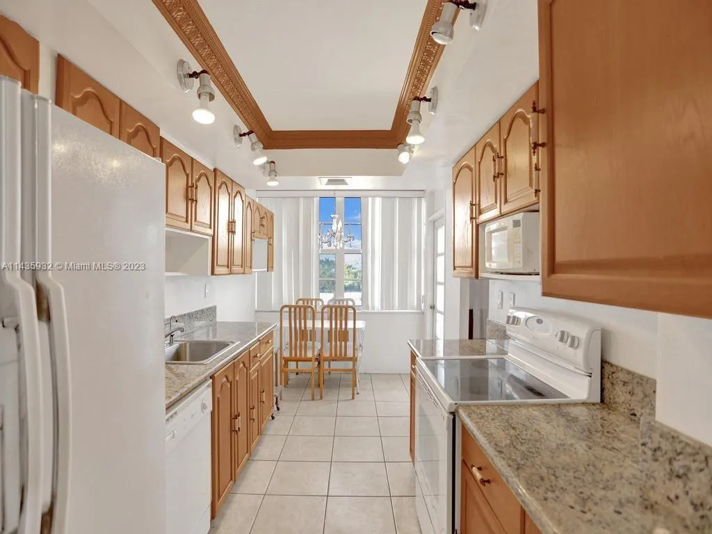 18051 Biscayne Blvd 304, Aventura, Florida 33160, Aventura, Florida 33160, 2 Bedrooms Bedrooms, ,2 BathroomsBathrooms,Residential,For Sale,18051 Biscayne Blvd 304, Aventura, Florida 33160,A11435932