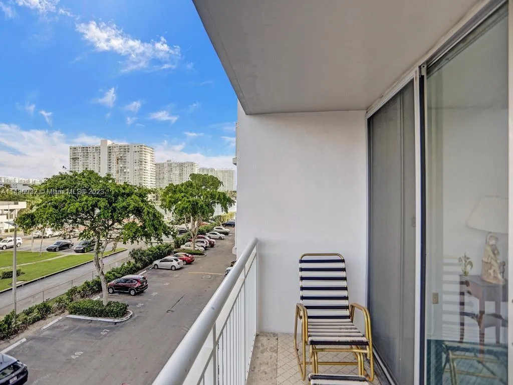 18051 Biscayne Blvd 304, Aventura, Florida 33160, Aventura, Florida 33160, 2 Bedrooms Bedrooms, ,2 BathroomsBathrooms,Residential,For Sale,18051 Biscayne Blvd 304, Aventura, Florida 33160,A11435932