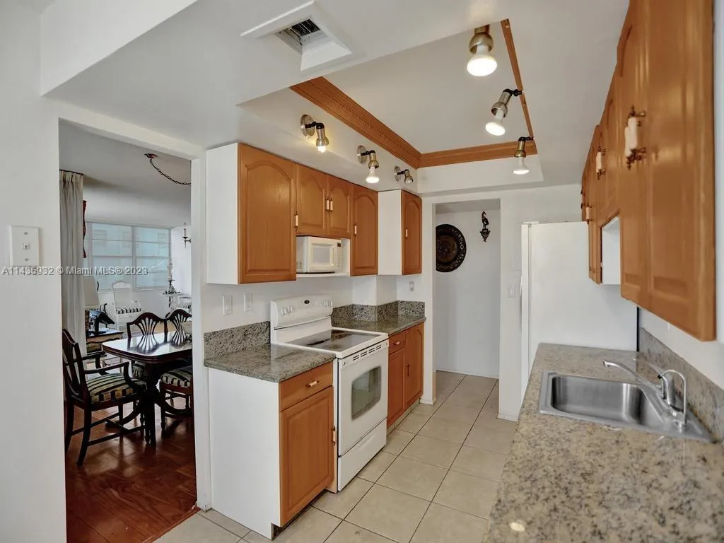 18051 Biscayne Blvd 304, Aventura, Florida 33160, Aventura, Florida 33160, 2 Bedrooms Bedrooms, ,2 BathroomsBathrooms,Residential,For Sale,18051 Biscayne Blvd 304, Aventura, Florida 33160,A11435932