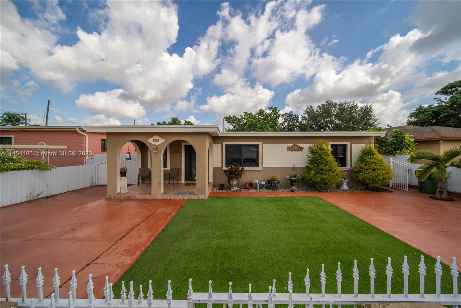 925 E 29th St, Hialeah, Florida 33013, Hialeah, Florida 33013, 4 Bedrooms Bedrooms, ,2 BathroomsBathrooms,Residential,For Sale,925 E 29th St, Hialeah, Florida 33013,A11454406