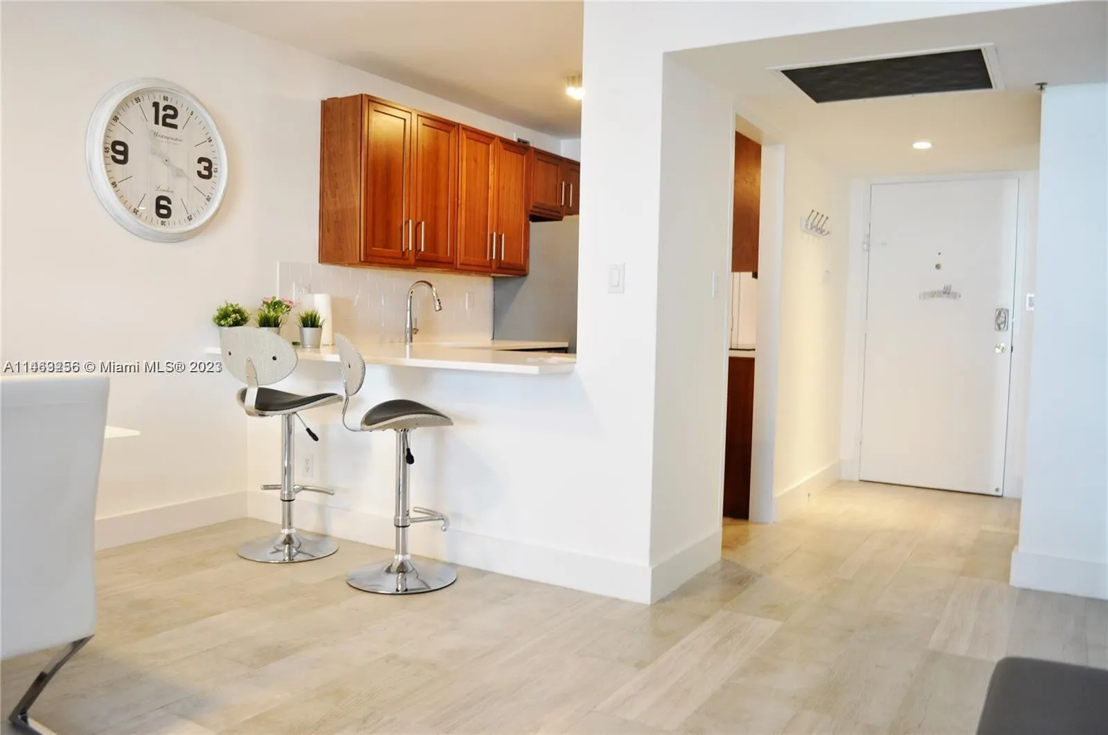 100 Lincoln Rd 435, Miami Beach, Florida 33139, Miami Beach, Florida 33139, 1 Bedroom Bedrooms, ,1 BathroomBathrooms,Residential Lease,For Rent,100 Lincoln Rd 435, Miami Beach, Florida 33139,A11463256