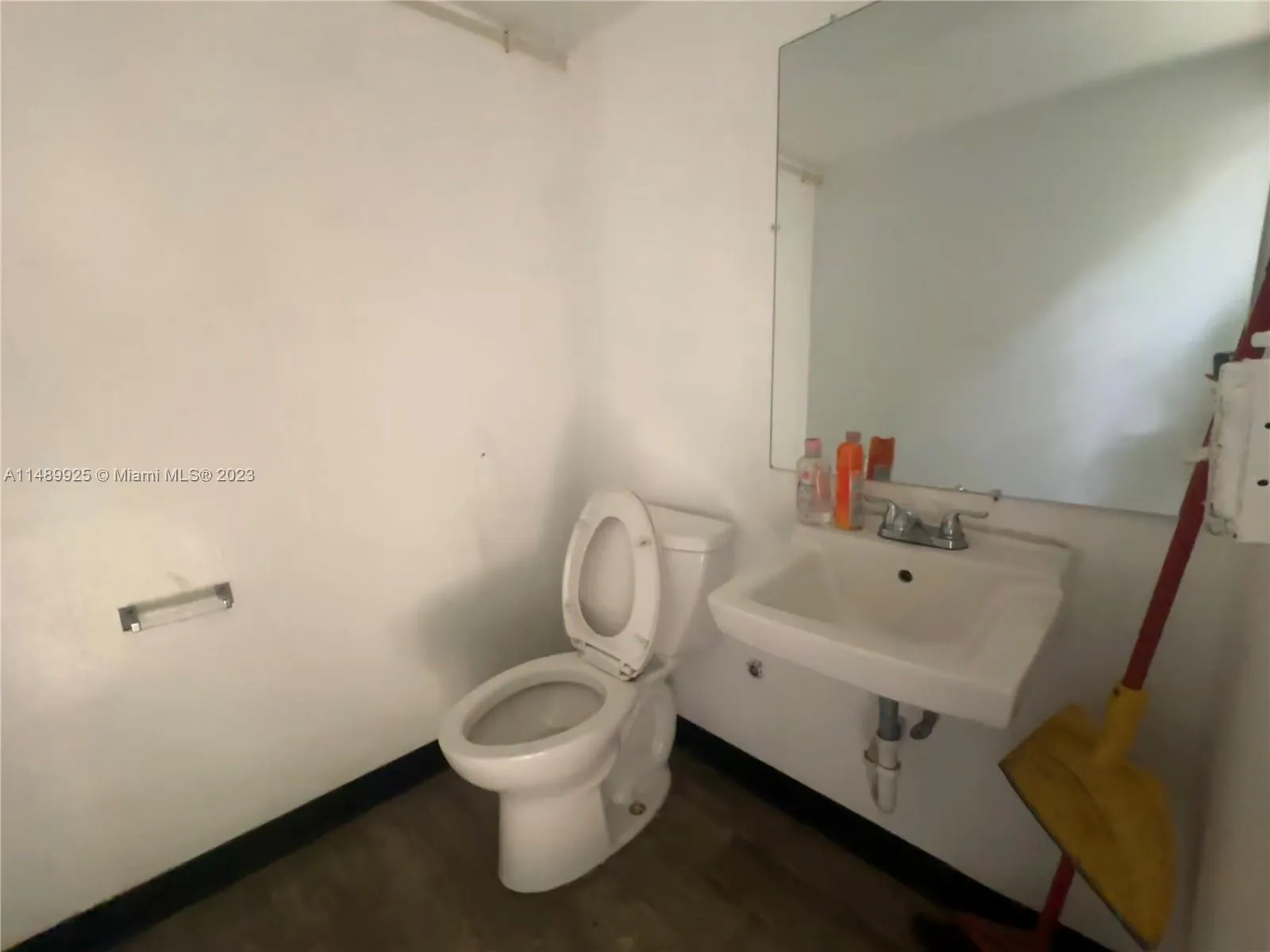 5801-5807 Dawson St 21, Hollywood, Florida 33023, Hollywood, Florida 33023, ,Commercial Lease,For Rent,5801-5807 Dawson St 21, Hollywood, Florida 33023,A11489925