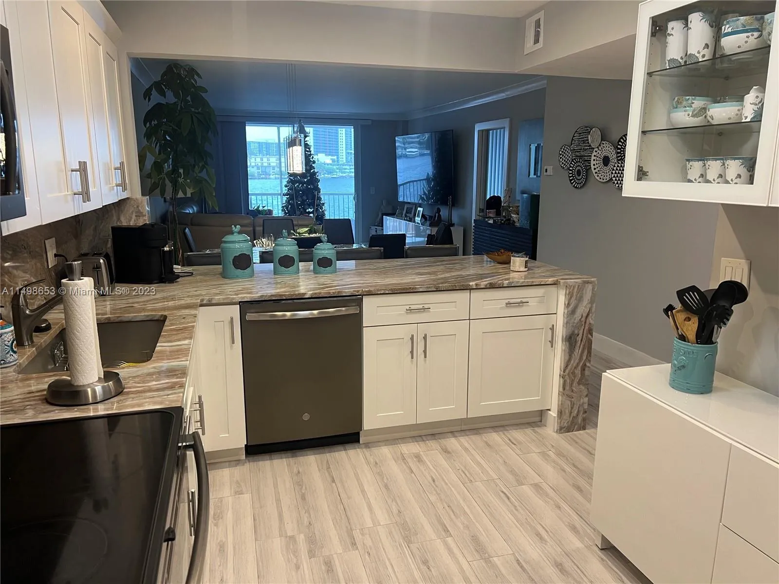 410 Golden Isles Dr 202, Hallandale Beach, Florida, Hallandale Beach, Florida 33009, 2 Bedrooms Bedrooms, ,2 BathroomsBathrooms,Residential,For Sale,410 Golden Isles Dr 202, Hallandale Beach, Florida,A11498653