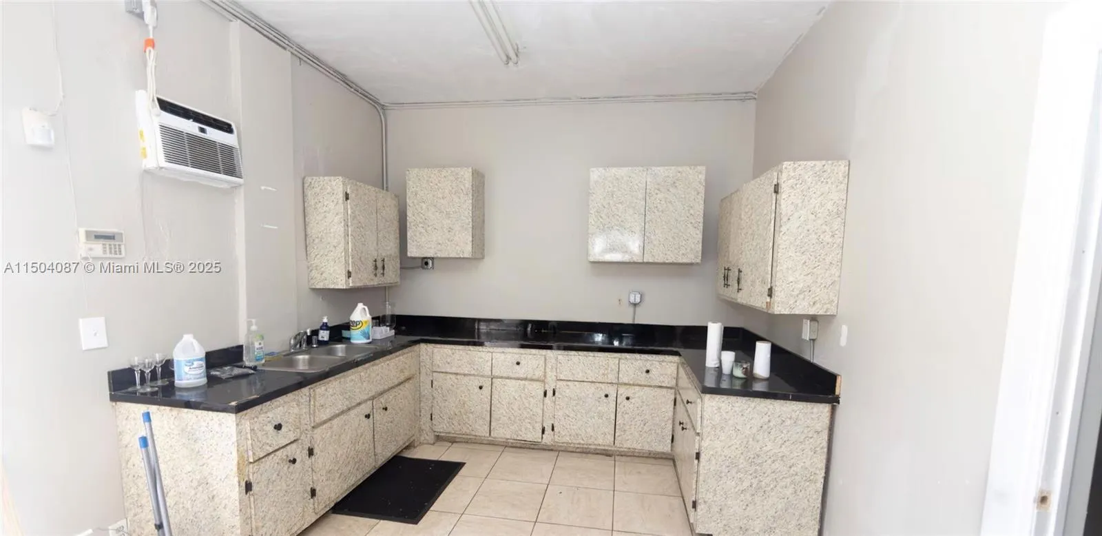 3045 W Broward Blvd, Fort Lauderdale, Florida 3331, Fort Lauderdale, Florida 33312, ,Commercial Sale,For Sale,3045 W Broward Blvd, Fort Lauderdale, Florida 3331,A11504087