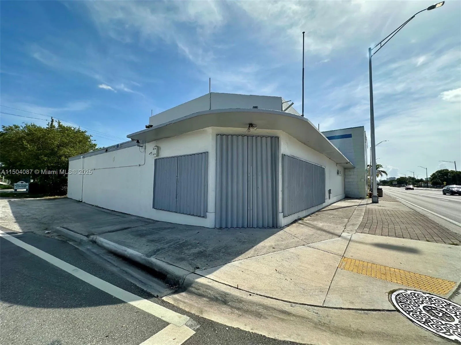 3045 W Broward Blvd, Fort Lauderdale, Florida 3331, Fort Lauderdale, Florida 33312, ,Commercial Sale,For Sale,3045 W Broward Blvd, Fort Lauderdale, Florida 3331,A11504087