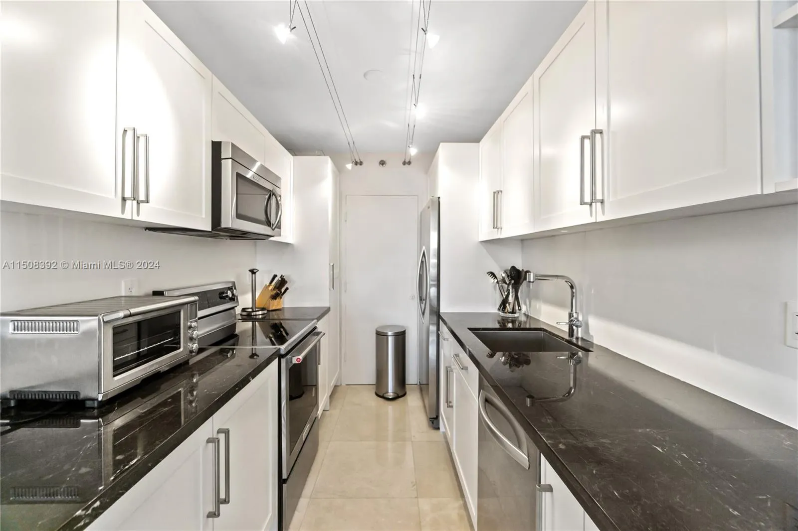 100 Lincoln Rd 1202, Miami Beach, Florida 33139, Miami Beach, Florida 33139, 1 Bedroom Bedrooms, ,1 BathroomBathrooms,Residential Lease,For Rent,100 Lincoln Rd 1202, Miami Beach, Florida 33139,A11508392