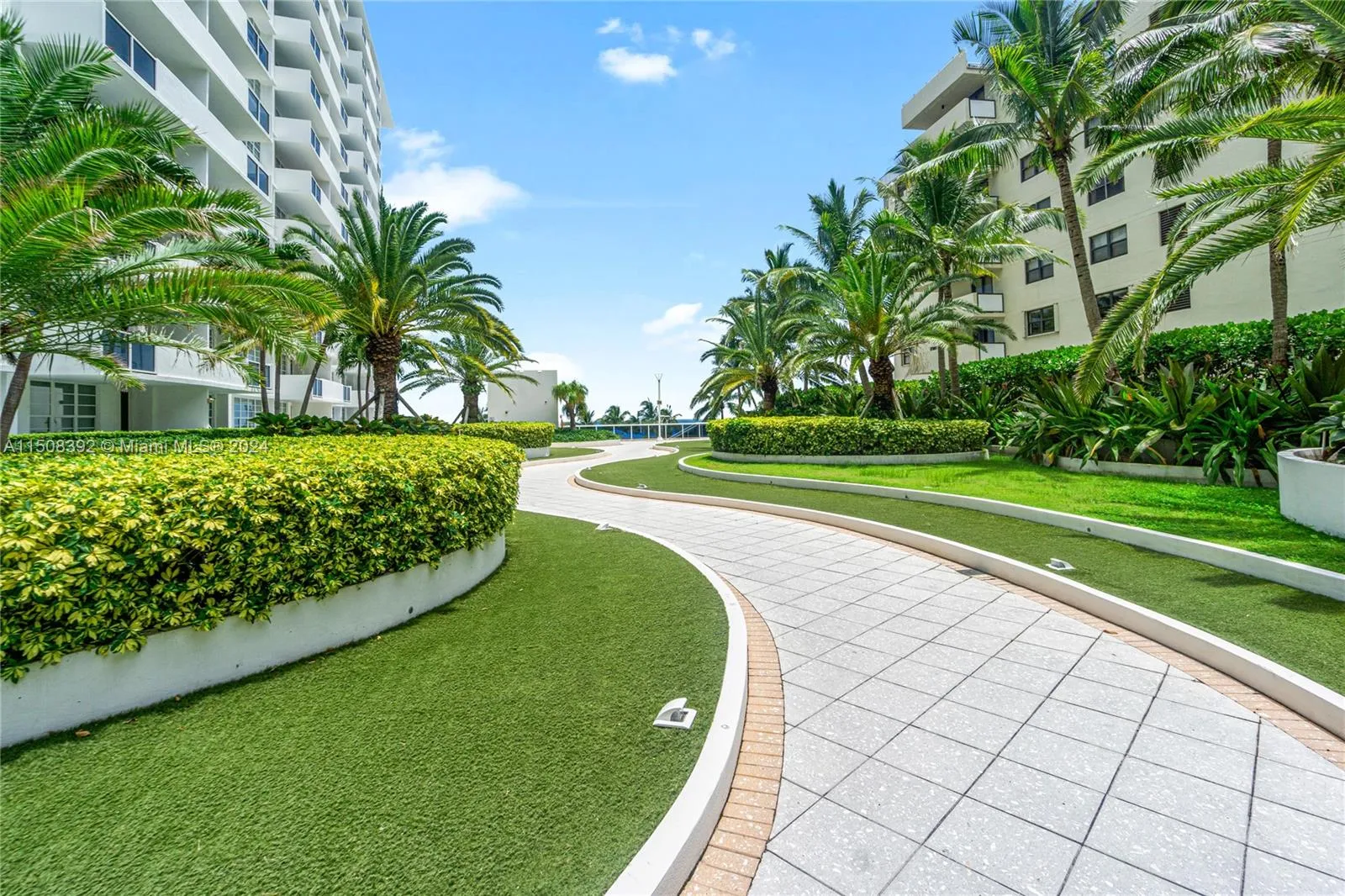 100 Lincoln Rd 1202, Miami Beach, Florida 33139, Miami Beach, Florida 33139, 1 Bedroom Bedrooms, ,1 BathroomBathrooms,Residential Lease,For Rent,100 Lincoln Rd 1202, Miami Beach, Florida 33139,A11508392