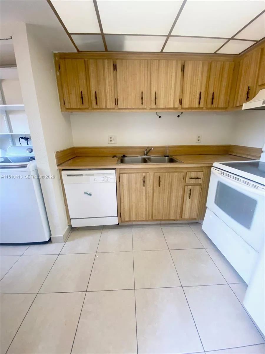 7351 W Sunrise Blvd 7351, Plantation, Florida 3331, Plantation, Florida 33313, 2 Bedrooms Bedrooms, ,2 BathroomsBathrooms,Residential,For Sale,7351 W Sunrise Blvd 7351, Plantation, Florida 3331,A11510413