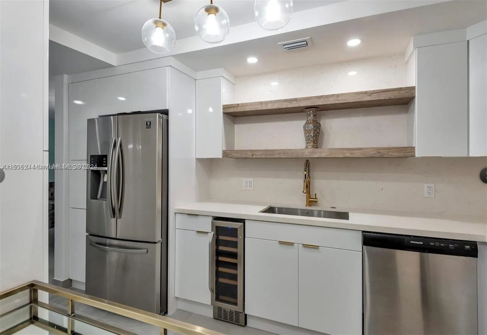 4001 S Ocean Dr 9F, Hollywood, Florida 33019, Hollywood, Florida 33019, 2 Bedrooms Bedrooms, ,2 BathroomsBathrooms,Residential Lease,For Rent,4001 S Ocean Dr 9F, Hollywood, Florida 33019,A11536244
