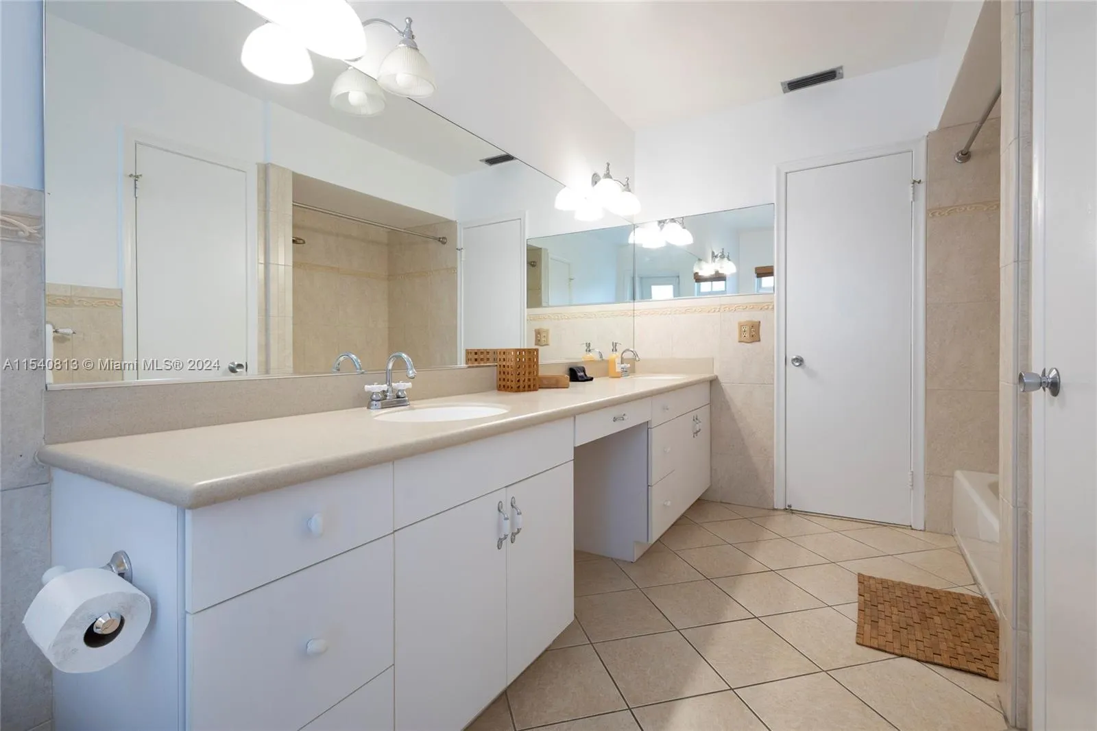 10130 Sw 70th Ave, Pinecrest, Florida 33156, Pinecrest, Florida 33156, 4 Bedrooms Bedrooms, ,2 BathroomsBathrooms,Residential Lease,For Rent,10130 Sw 70th Ave, Pinecrest, Florida 33156,A11540813