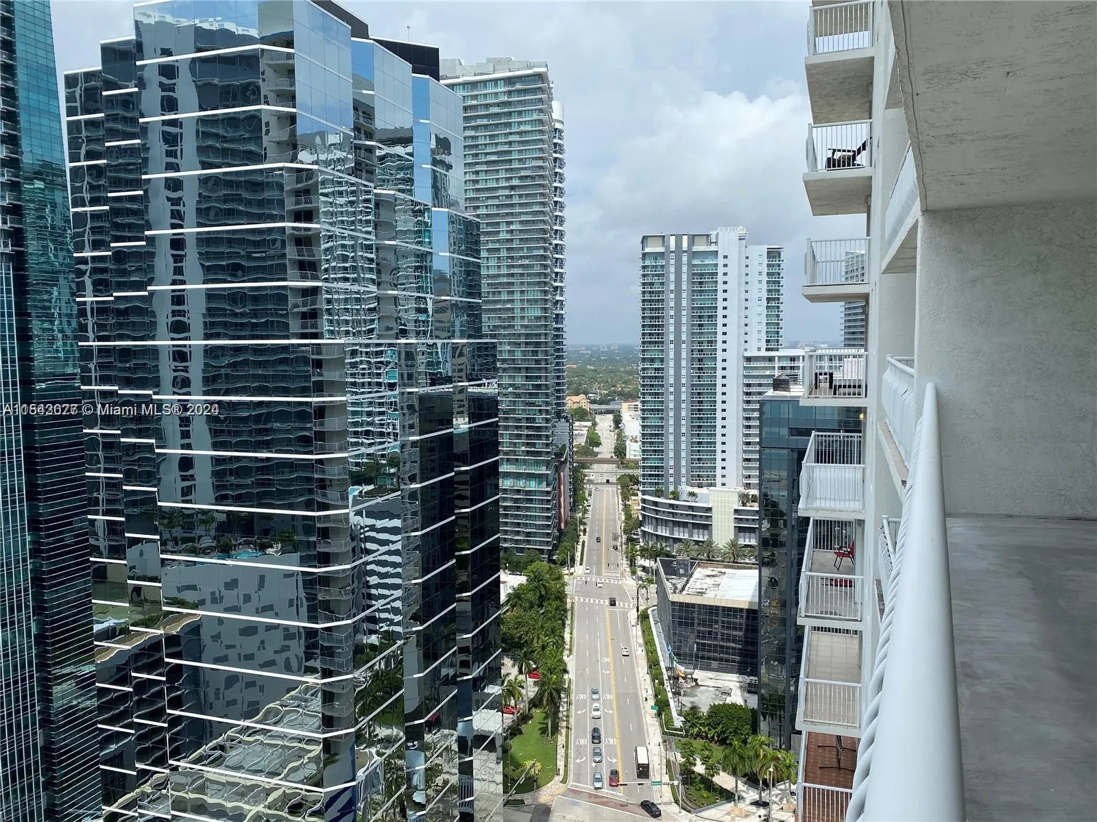 1200 Brickell Bay Dr 3119, Miami, Florida 33131, Miami, Florida 33131, 1 Bedroom Bedrooms, ,1 BathroomBathrooms,Residential,For Sale,1200 Brickell Bay Dr 3119, Miami, Florida 33131,A11543077