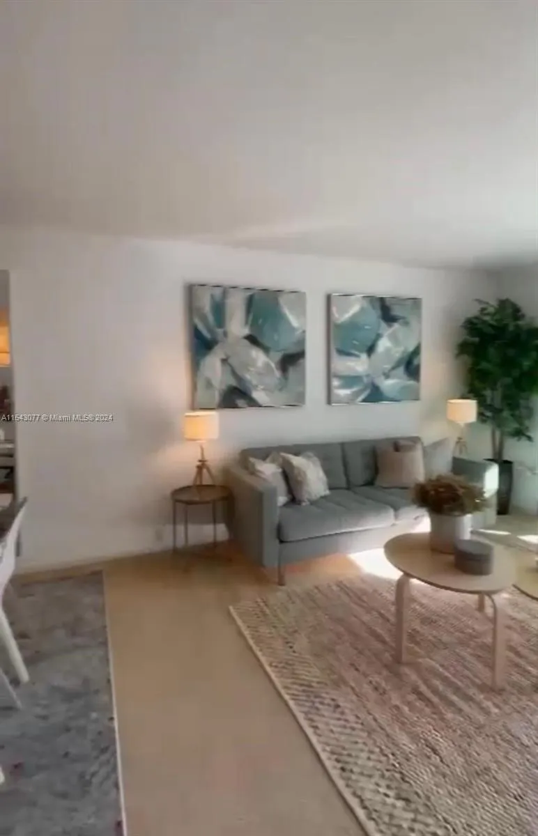 1200 Brickell Bay Dr 3119, Miami, Florida 33131, Miami, Florida 33131, 1 Bedroom Bedrooms, ,1 BathroomBathrooms,Residential,For Sale,1200 Brickell Bay Dr 3119, Miami, Florida 33131,A11543077