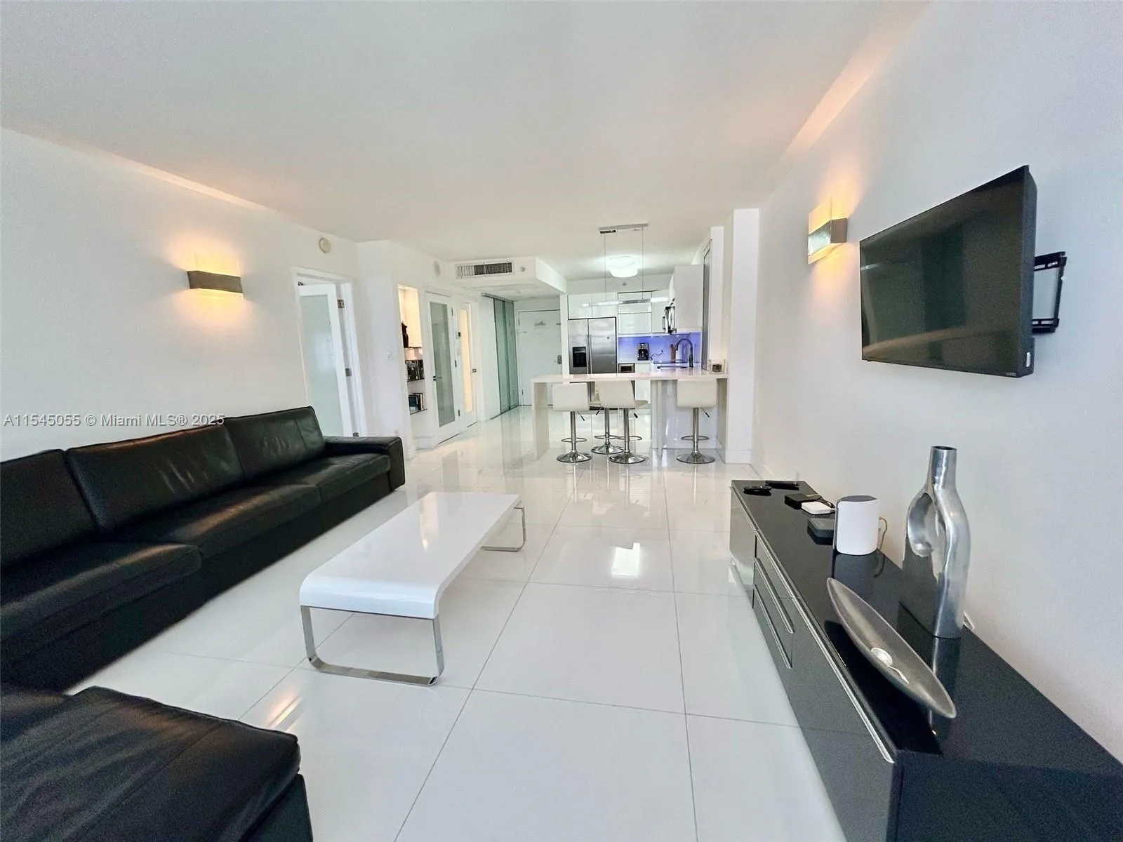Miami Beach, Florida 33139, 1 Bedroom Bedrooms, ,2 BathroomsBathrooms,Residential Lease,For Rent,A11545055