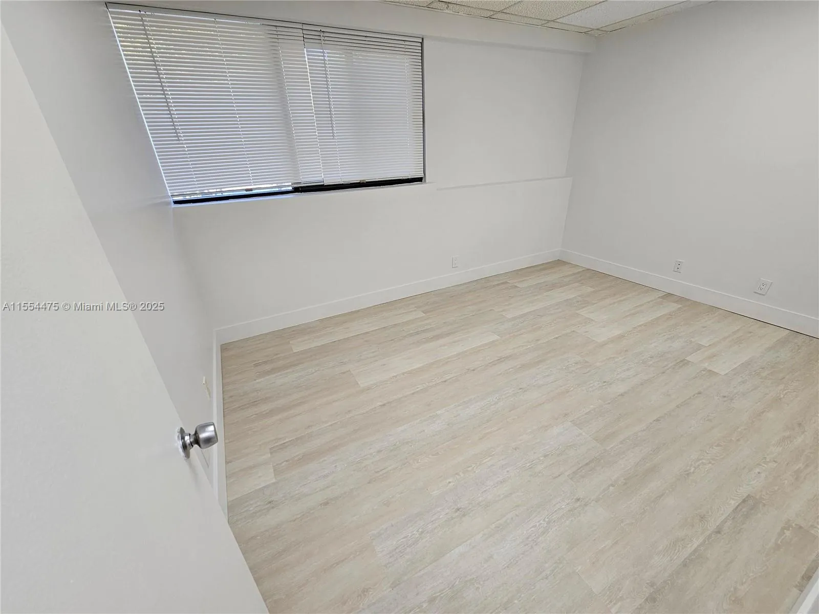 501 Golden Isles Dr 204-E, Hallandale Beach, Flori, Hallandale Beach, Florida 33009, ,Commercial Lease,For Rent,501 Golden Isles Dr 204-E, Hallandale Beach, Flori,A11554475