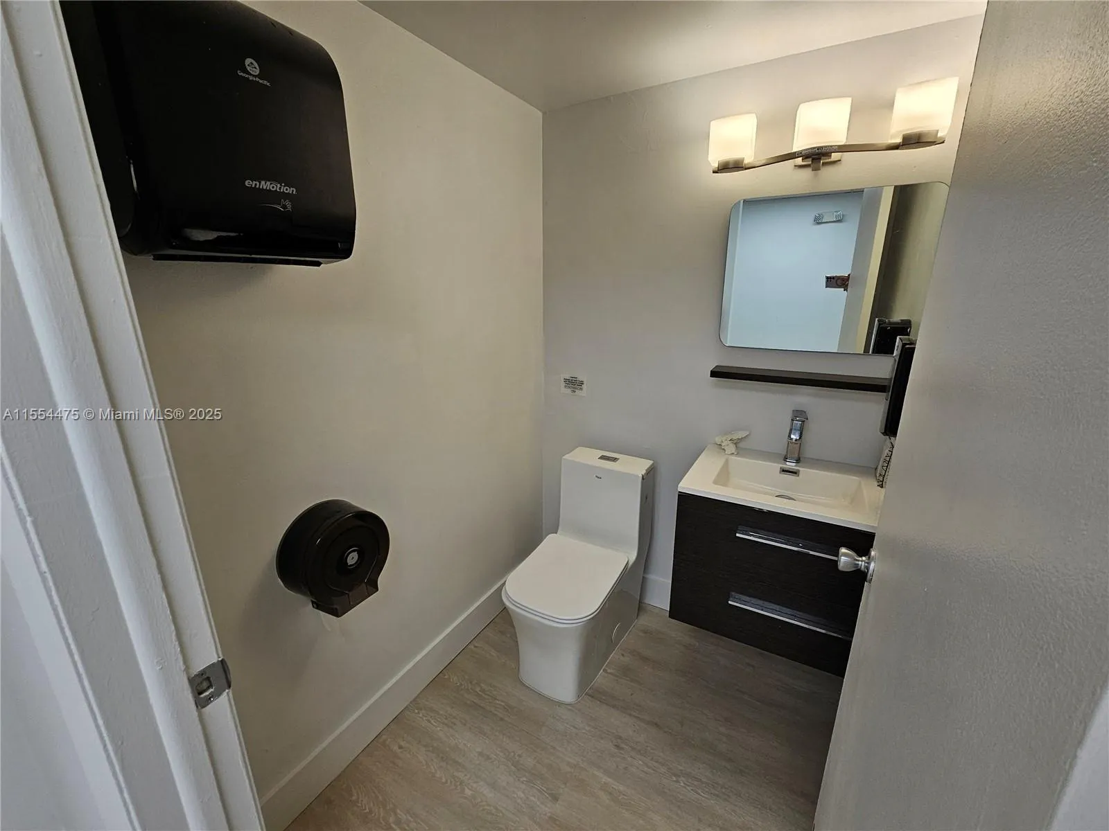 501 Golden Isles Dr 204-E, Hallandale Beach, Flori, Hallandale Beach, Florida 33009, ,Commercial Lease,For Rent,501 Golden Isles Dr 204-E, Hallandale Beach, Flori,A11554475