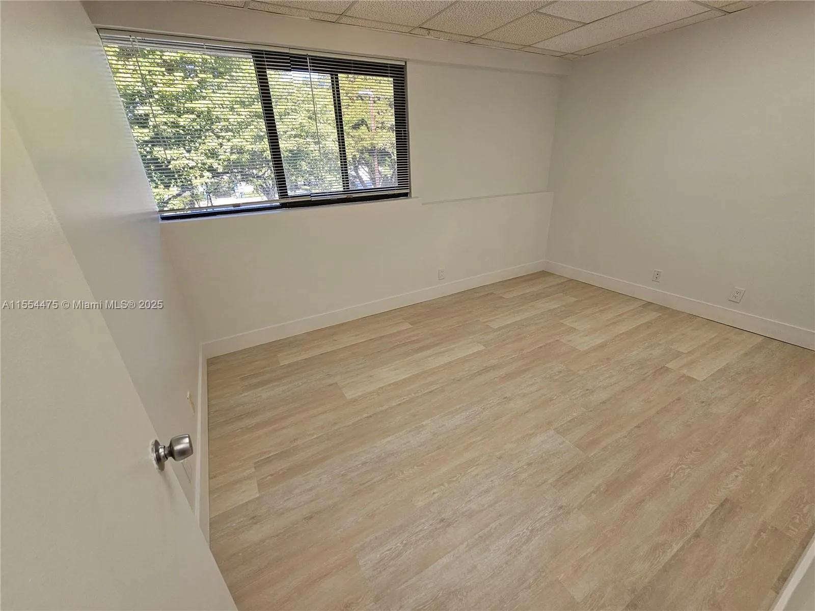 501 Golden Isles Dr 204-E, Hallandale Beach, Flori, Hallandale Beach, Florida 33009, ,Commercial Lease,For Rent,501 Golden Isles Dr 204-E, Hallandale Beach, Flori,A11554475