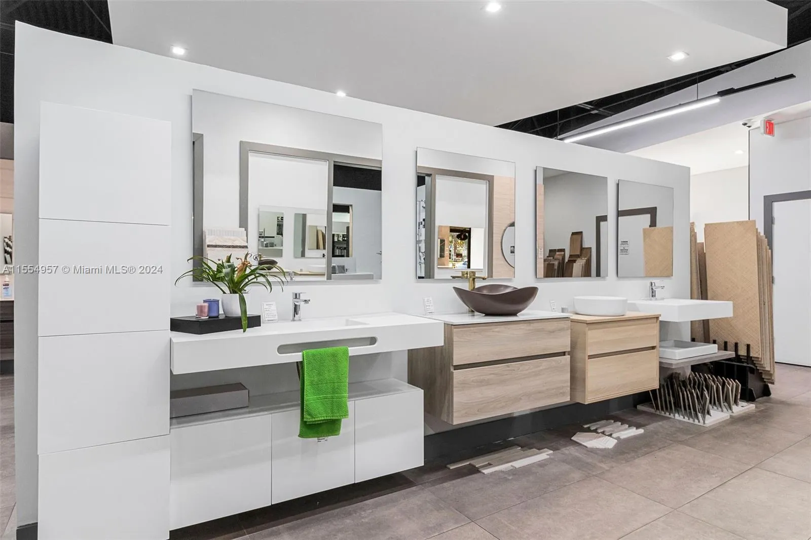 Bath Vanities/Accessories And Flooring, Doral, Fl, Doral, Florida 33122, ,Business Opportunity,For Sale, Bath Vanities/Accessories And Flooring, Doral, Fl,A11554957