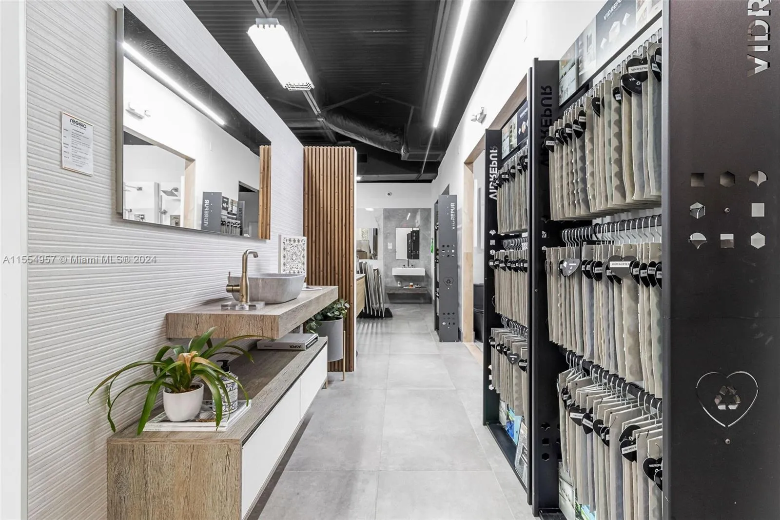 Bath Vanities/Accessories And Flooring, Doral, Fl, Doral, Florida 33122, ,Business Opportunity,For Sale, Bath Vanities/Accessories And Flooring, Doral, Fl,A11554957