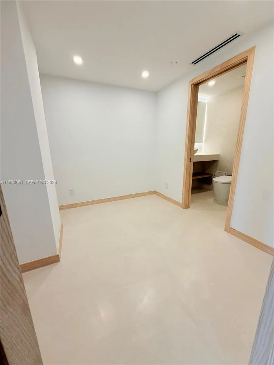 100 Lincoln Rd 1241, Miami Beach, Florida 33139, Miami Beach, Florida 33139, 2 Bedrooms Bedrooms, ,2 BathroomsBathrooms,Residential Lease,For Rent,100 Lincoln Rd 1241, Miami Beach, Florida 33139,A11563054