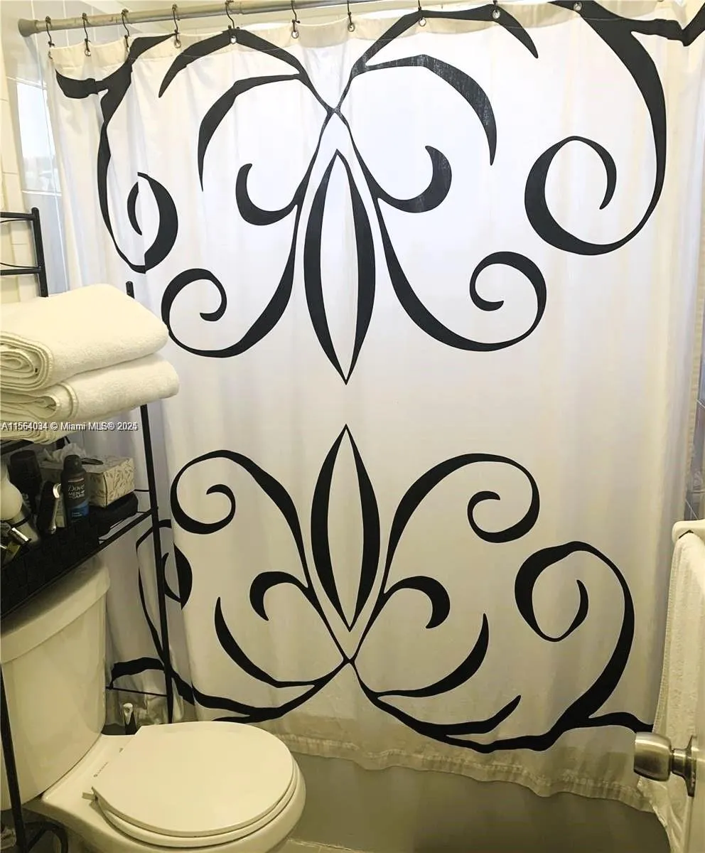 662 E 21st St, Hialeah, Florida 33013, Hialeah, Florida 33013, ,Residential Income,For Sale,662 E 21st St, Hialeah, Florida 33013,A11564034