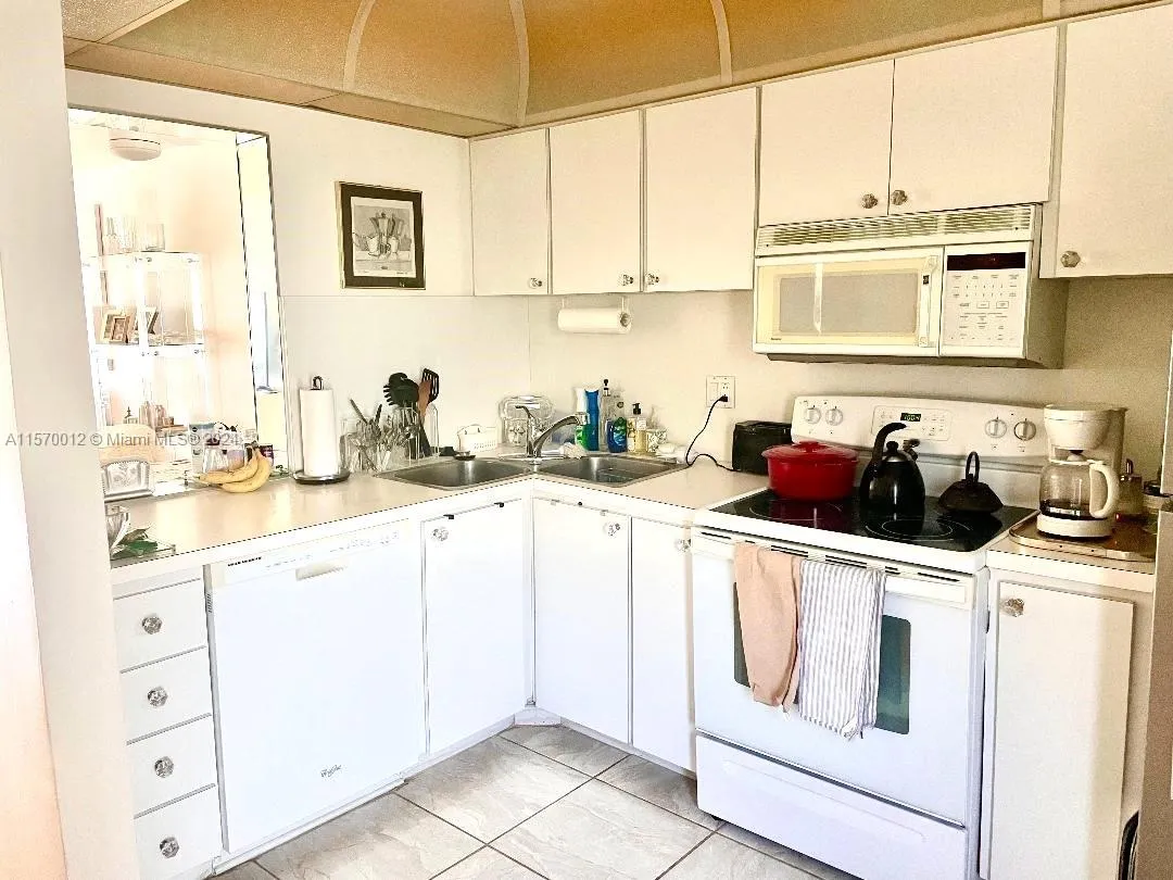 465 Paradise Isle Blvd 101, Hallandale Beach, Flor, Hallandale Beach, Florida 33009, 2 Bedrooms Bedrooms, ,2 BathroomsBathrooms,Residential Lease,For Rent,465 Paradise Isle Blvd 101, Hallandale Beach, Flor,A11570012