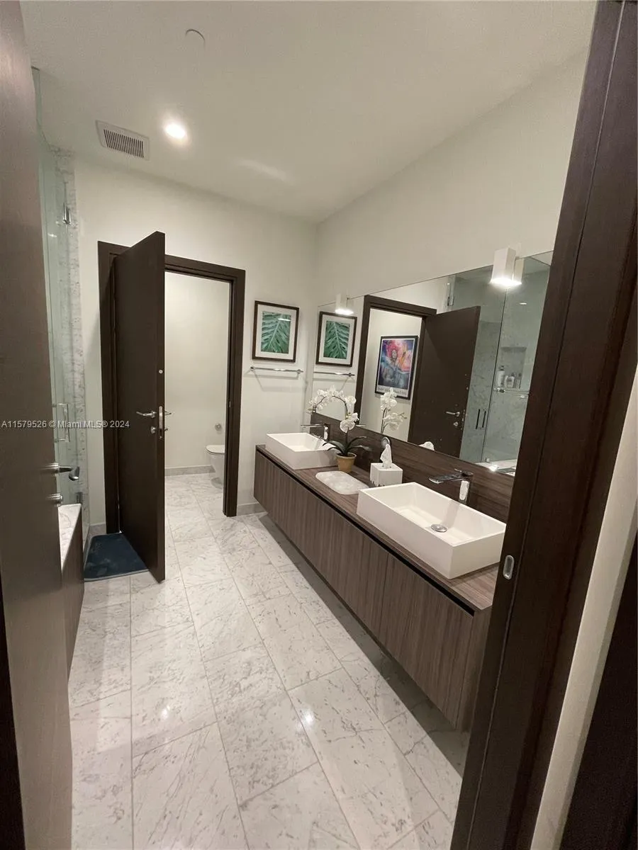 1000 Brickell Plz 1811, Miami, Florida 33131, Miami, Florida 33131, 1 Bedroom Bedrooms, ,1 BathroomBathrooms,Residential,For Sale,1000 Brickell Plz 1811, Miami, Florida 33131,A11579526