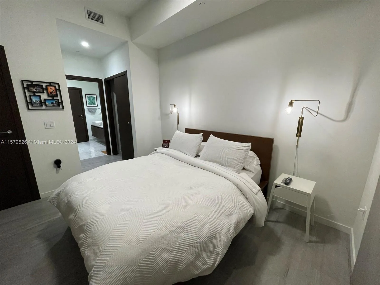 1000 Brickell Plz 1811, Miami, Florida 33131, Miami, Florida 33131, 1 Bedroom Bedrooms, ,1 BathroomBathrooms,Residential,For Sale,1000 Brickell Plz 1811, Miami, Florida 33131,A11579526