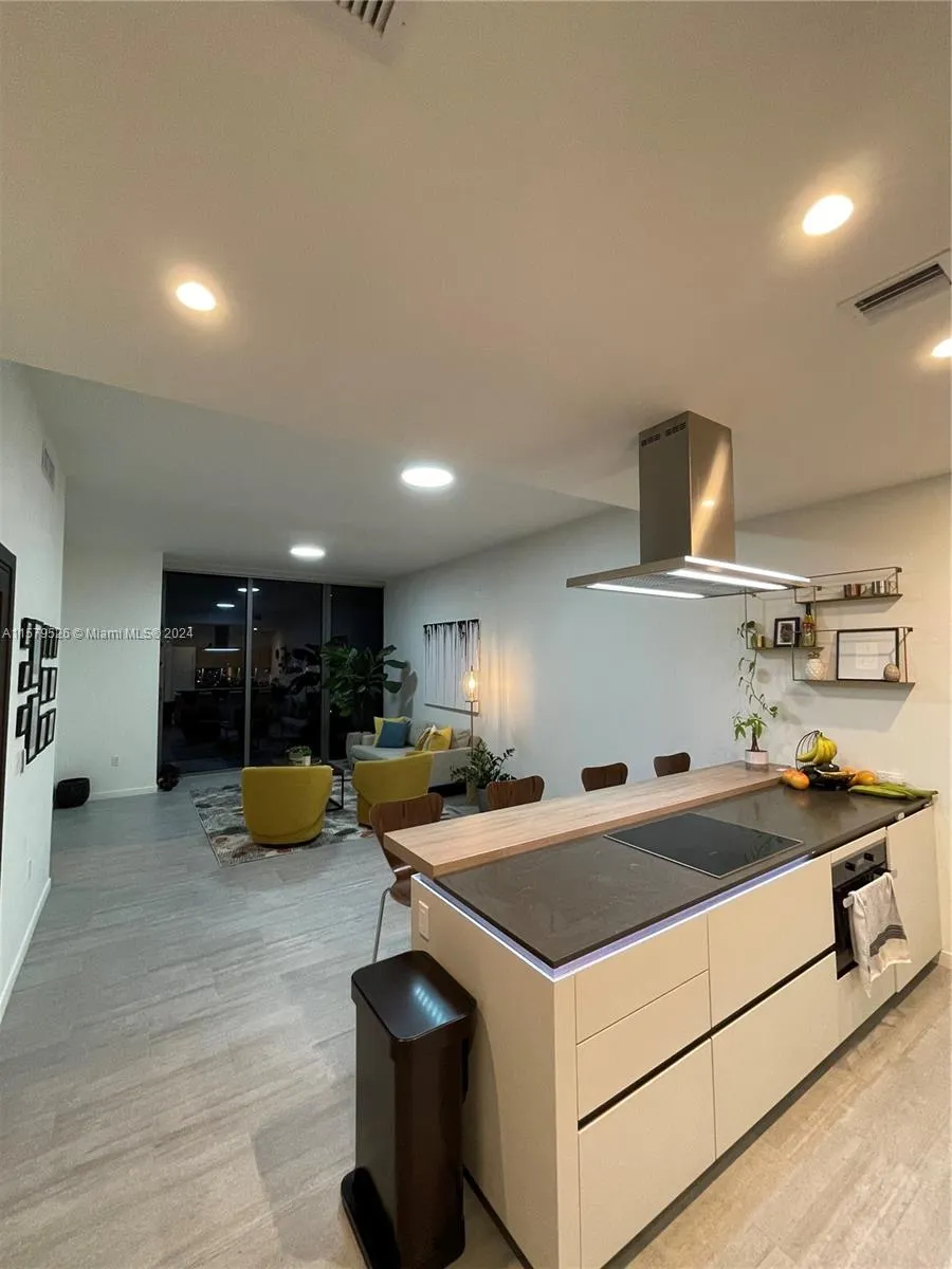 1000 Brickell Plz 1811, Miami, Florida 33131, Miami, Florida 33131, 1 Bedroom Bedrooms, ,1 BathroomBathrooms,Residential,For Sale,1000 Brickell Plz 1811, Miami, Florida 33131,A11579526