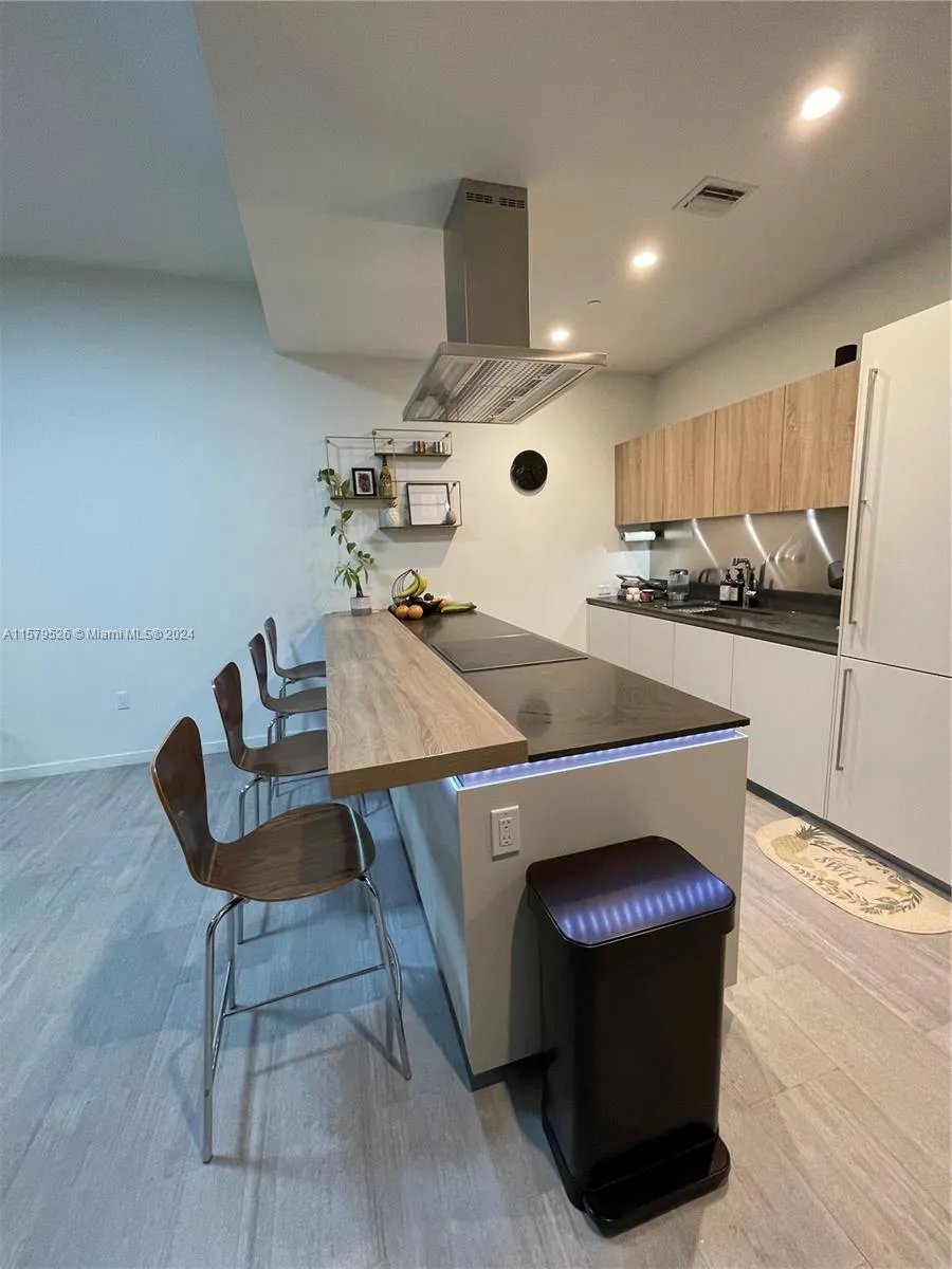 1000 Brickell Plz 1811, Miami, Florida 33131, Miami, Florida 33131, 1 Bedroom Bedrooms, ,1 BathroomBathrooms,Residential,For Sale,1000 Brickell Plz 1811, Miami, Florida 33131,A11579526