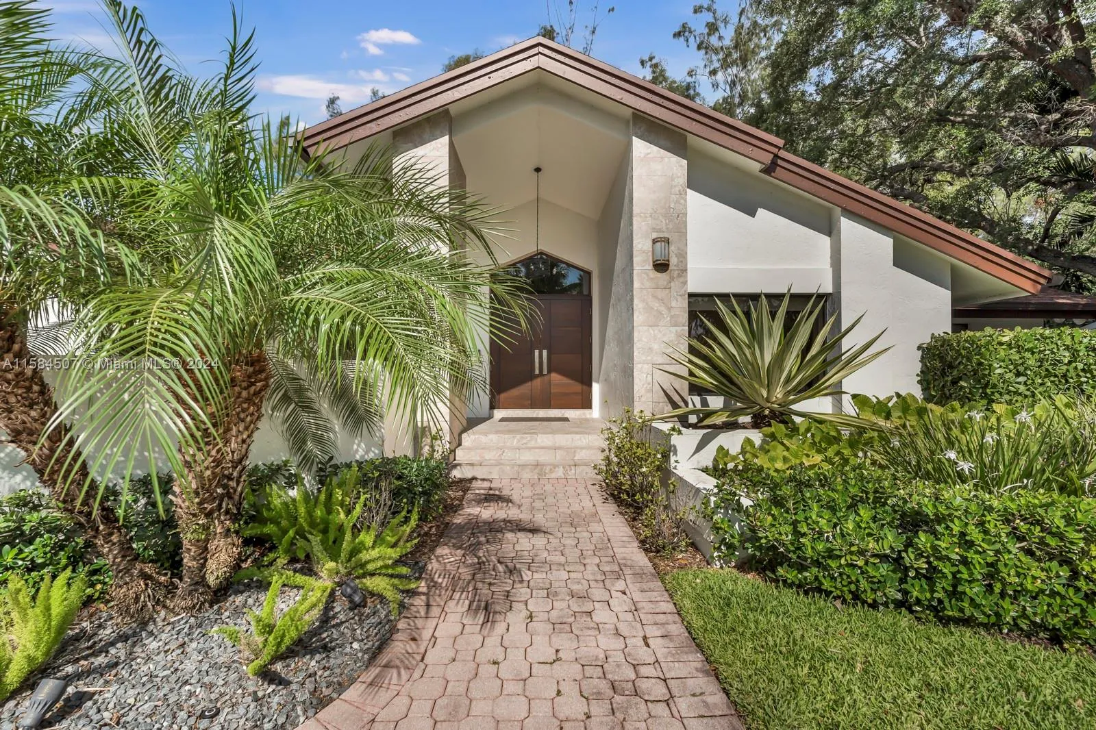 5800 Sw 73rd Ave, Miami, Florida 33143, Miami, Florida 33143, 5 Bedrooms Bedrooms, ,4 BathroomsBathrooms,Residential Lease,For Rent,5800 Sw 73rd Ave, Miami, Florida 33143,A11584507