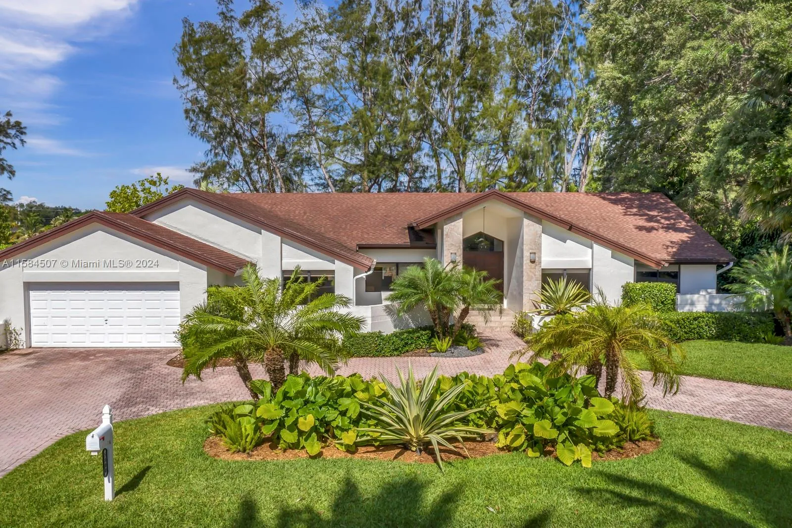 5800 Sw 73rd Ave, Miami, Florida 33143, Miami, Florida 33143, 5 Bedrooms Bedrooms, ,4 BathroomsBathrooms,Residential Lease,For Rent,5800 Sw 73rd Ave, Miami, Florida 33143,A11584507