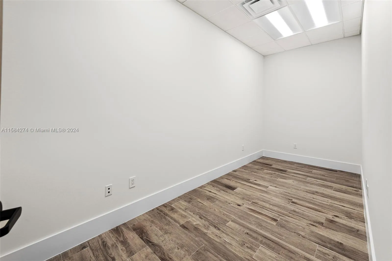 1930 N 30th Road Suite 6, Hollywood, Florida 33021, Hollywood, Florida 33021, ,Commercial Lease,For Rent,1930 N 30th Road Suite 6, Hollywood, Florida 33021,A11584274