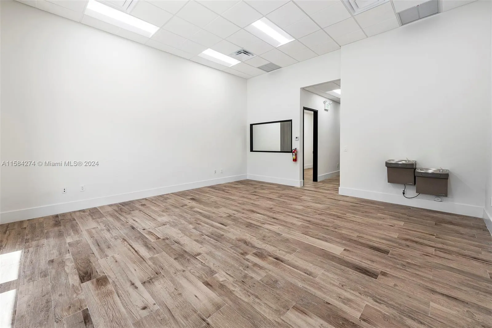 1930 N 30th Road Suite 6, Hollywood, Florida 33021, Hollywood, Florida 33021, ,Commercial Lease,For Rent,1930 N 30th Road Suite 6, Hollywood, Florida 33021,A11584274