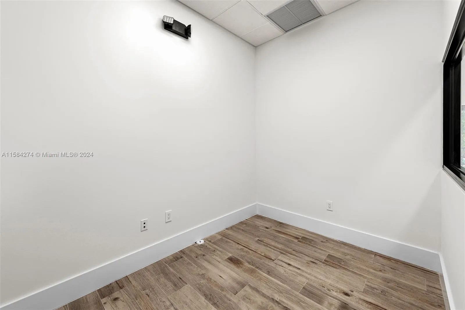 1930 N 30th Road Suite 6, Hollywood, Florida 33021, Hollywood, Florida 33021, ,Commercial Lease,For Rent,1930 N 30th Road Suite 6, Hollywood, Florida 33021,A11584274