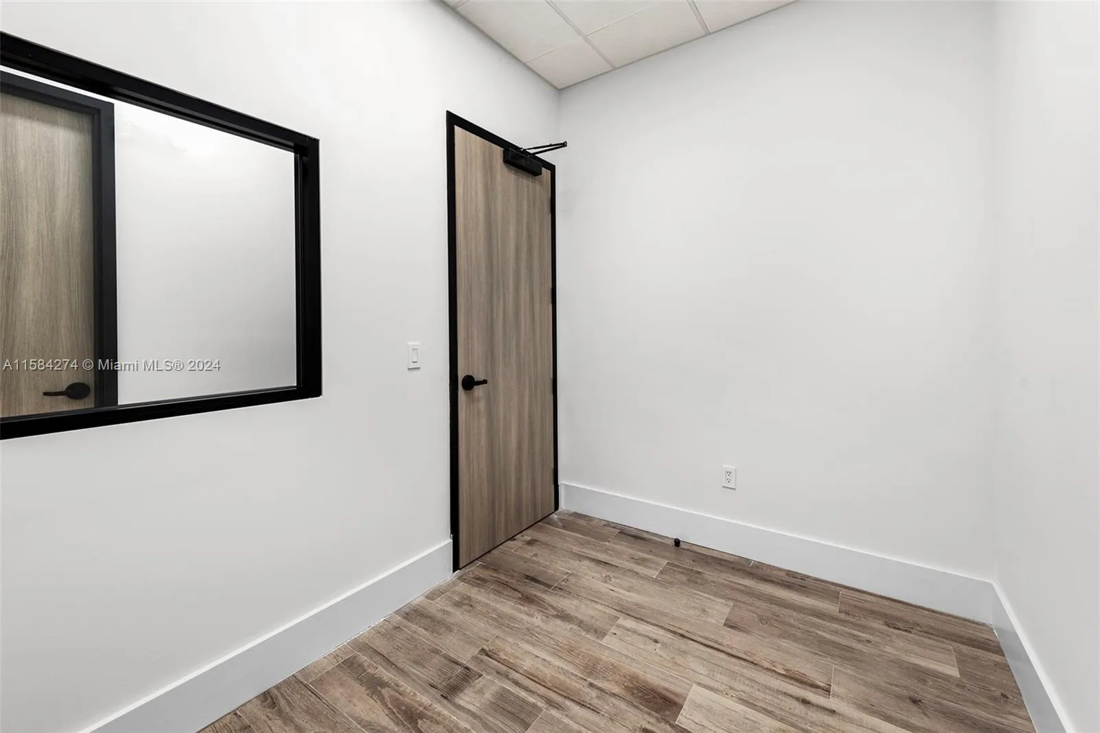 1930 N 30th Road Suite 6, Hollywood, Florida 33021, Hollywood, Florida 33021, ,Commercial Lease,For Rent,1930 N 30th Road Suite 6, Hollywood, Florida 33021,A11584274