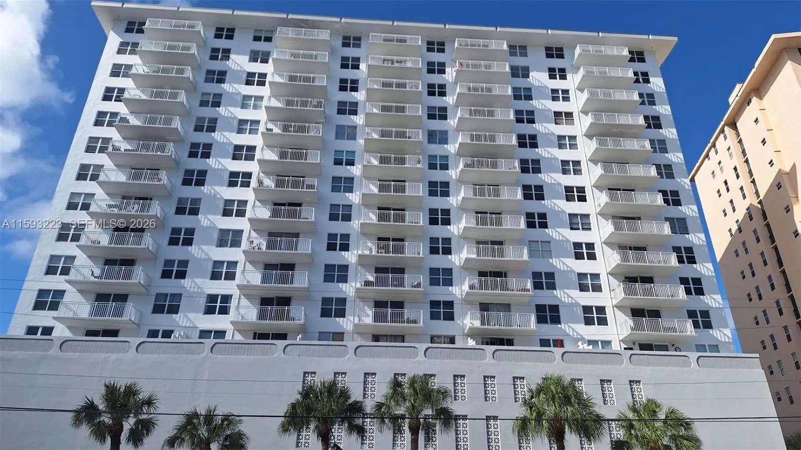 427 Golden Isles Dr 5h, Hallandale Beach, Florida, Hallandale Beach, Florida 33009, 1 Bedroom Bedrooms, ,2 BathroomsBathrooms,Residential,For Sale,427 Golden Isles Dr 5h, Hallandale Beach, Florida ,A11593223