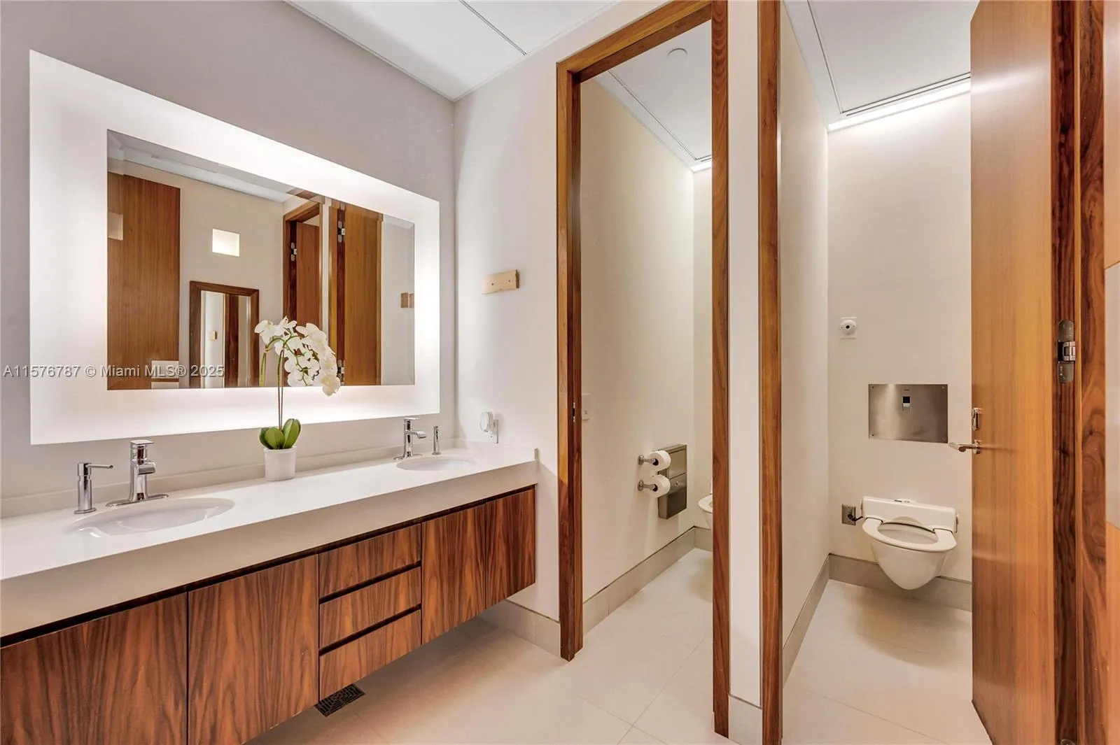 2020 Ponce De Leon Blvd Ph-a1, Coral Gables, Flori, Coral Gables, Florida 33134, ,Commercial Sale,For Sale,2020 Ponce De Leon Blvd Ph-a1, Coral Gables, Flori,A11576787