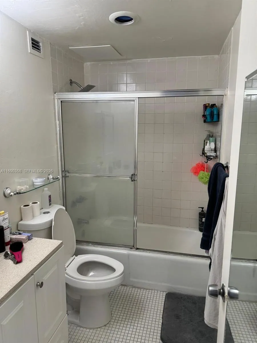 400 Kings Point Dr 527, Sunny Isles Beach, Florida, Sunny Isles Beach, Florida 33160, 1 Bedroom Bedrooms, ,1 BathroomBathrooms,Residential,For Sale,400 Kings Point Dr 527, Sunny Isles Beach, Florida,A11600358