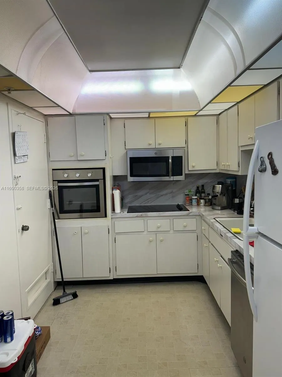 400 Kings Point Dr 527, Sunny Isles Beach, Florida, Sunny Isles Beach, Florida 33160, 1 Bedroom Bedrooms, ,1 BathroomBathrooms,Residential,For Sale,400 Kings Point Dr 527, Sunny Isles Beach, Florida,A11600358